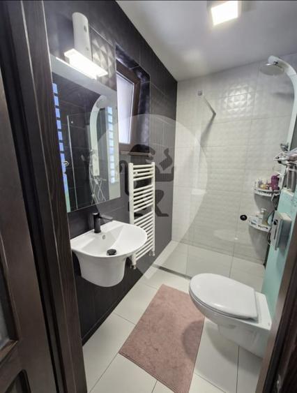 Apartament cu 4 camere decomandat, mobilat în Aurel Vlaicu