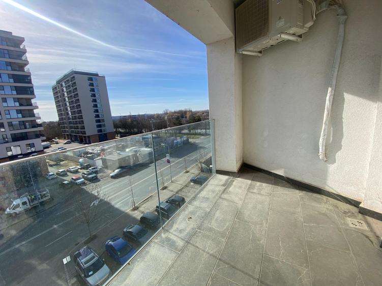 Apartament cu 4 camere decomandat în Sisești