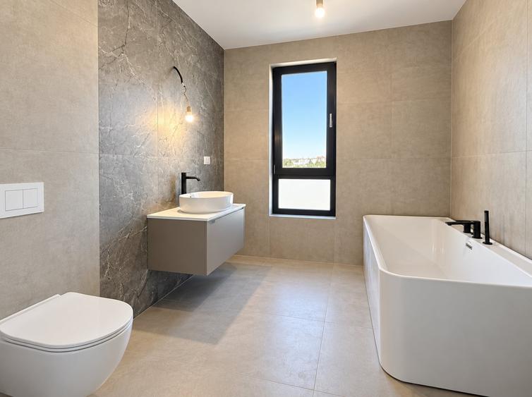 Apartament cu 3 camere decomandat în Aradului