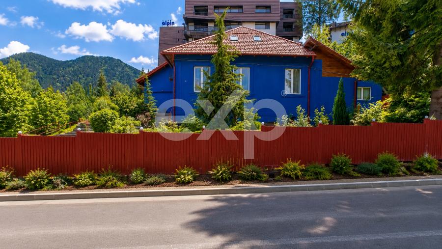 Casă individuală cu 9 camere cu Canalizare în Poiana Brașov