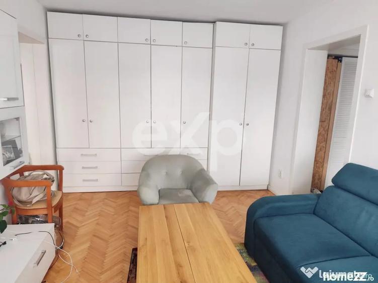 Apartament cu 3 camere semidecomandat în Grigorescu