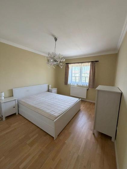 Casă cu 5 camere cu Canalizare în Giroc