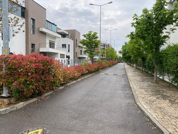 Prima inchiriere renovata acum,individual,P+2,complex Green Lake,scoala british - 10