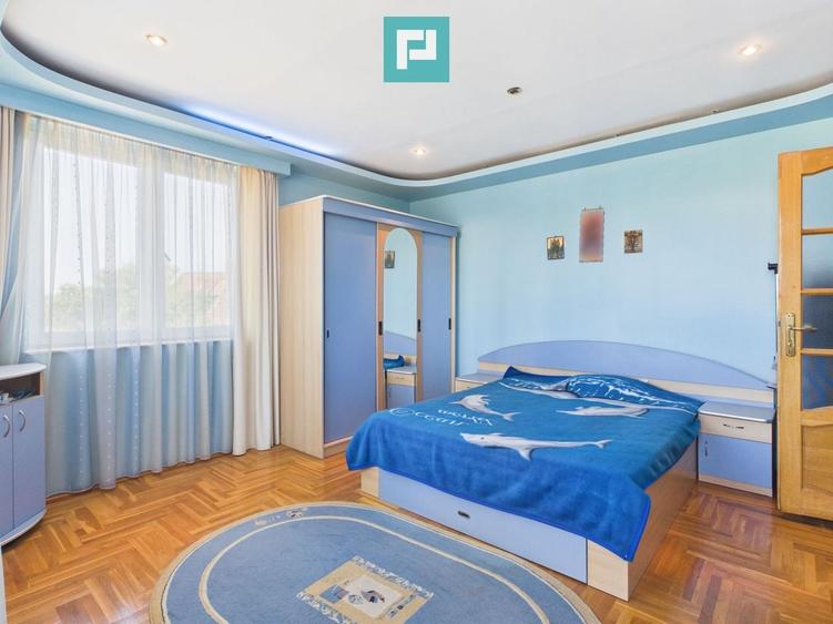 Casă individuală cu 13 camere cu Teren 3405 Mp în Sânmartin
