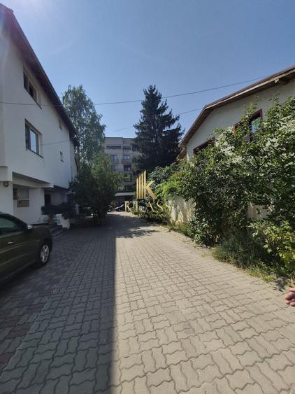 Apartament cu 4 camere decomandat în Herăstrău