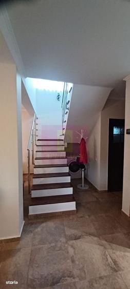 Casă cu 4 camere în Săbăreni