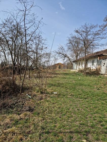 Casă individuală cu 2 camere cu Teren 4260 Mp în Periferie