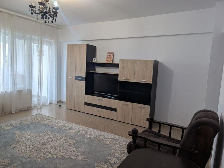 Apartament cu 2 camere decomandat, mobilat în Central
