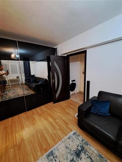 Apartament cu 3 camere decomandat în Dristor