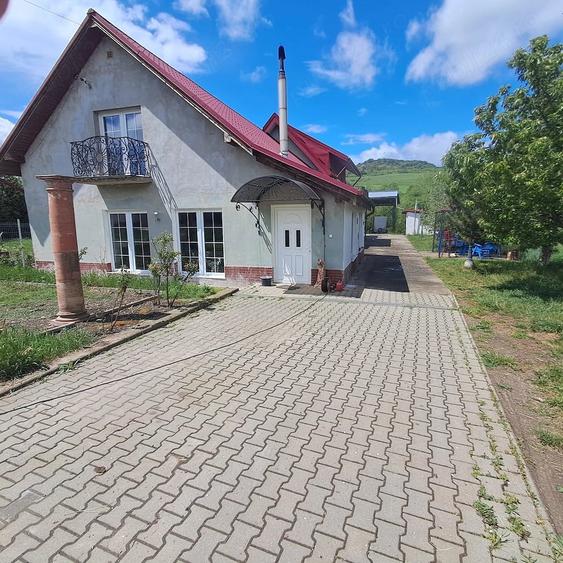 Casă cu Teren 2200 Mp în Central