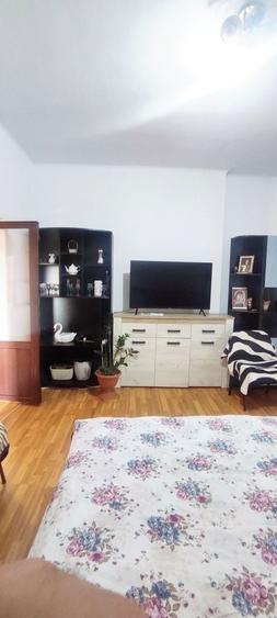 Apartament cu 3 camere decomandat în Craiter