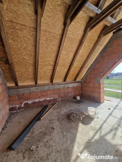 Casă cu 4 camere cu Teren 750 Mp în Cătălina