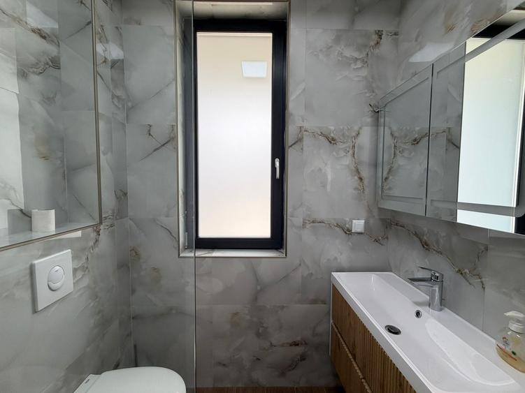 Casă individuală cu 5 camere cu Teren 300 Mp în Tunari