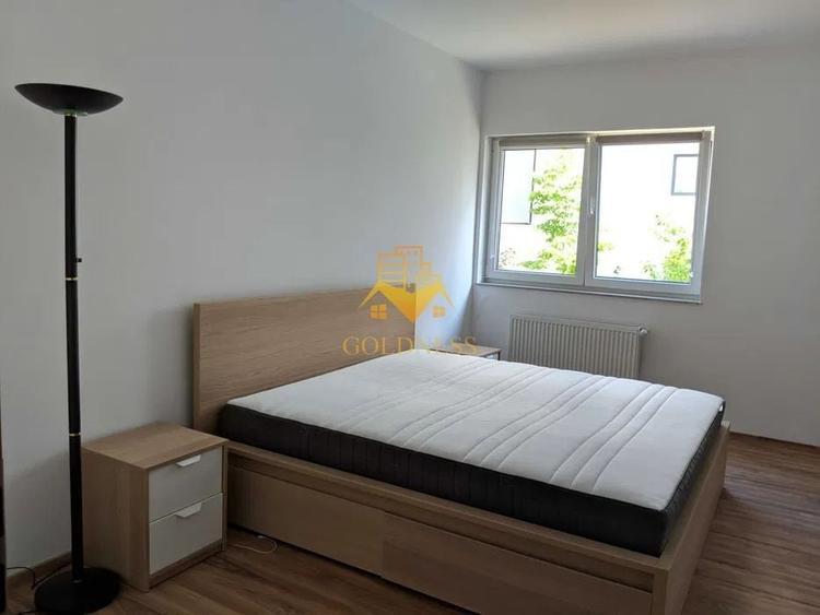 Apartament cu 3 camere semidecomandat, mobilat în Bună Ziua
