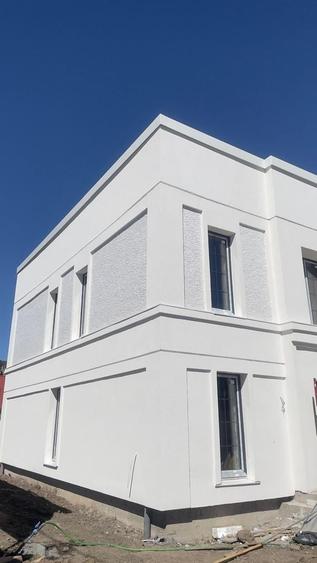 Casă individuală cu 4 camere cu Canalizare în Central