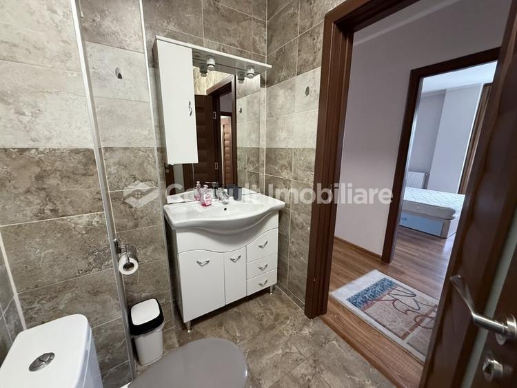 Apartament cu 3 camere semidecomandat, mobilat în Central