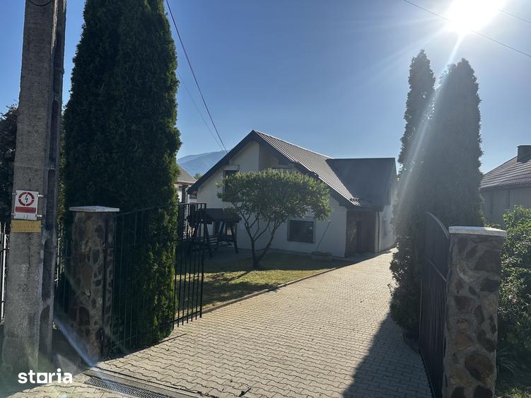 Casă cu 7 camere cu Teren 4000 Mp în Strâmba