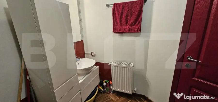 Apartament cu 4 camere semidecomandat, mobilat în Central