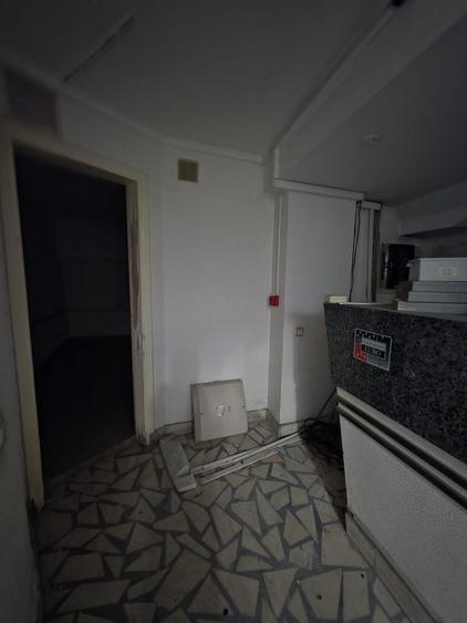 Spațiu comercial, de 180 mp, în P-ța Universității