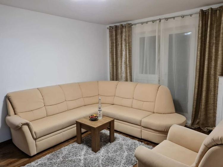 Apartament cu 3 camere semidecomandat în Nord
