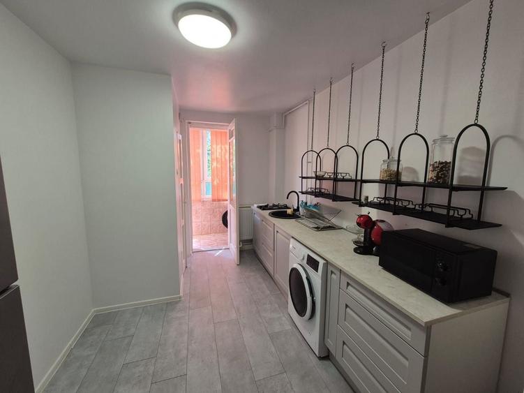 Apartament cu 3 camere circular, mobilat în Faleza Nord