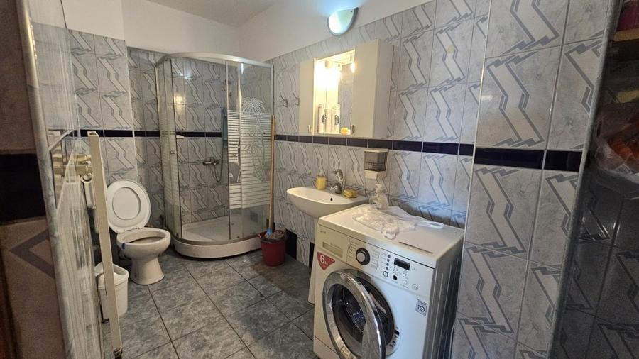 Apartament cu 3 camere decomandat, mobilat în Baza 3