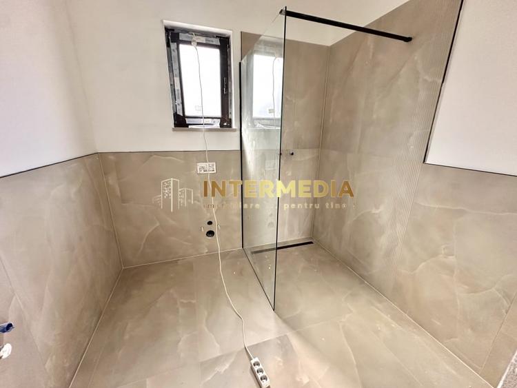 Casă individuală cu 4 camere cu Canalizare în Cetate