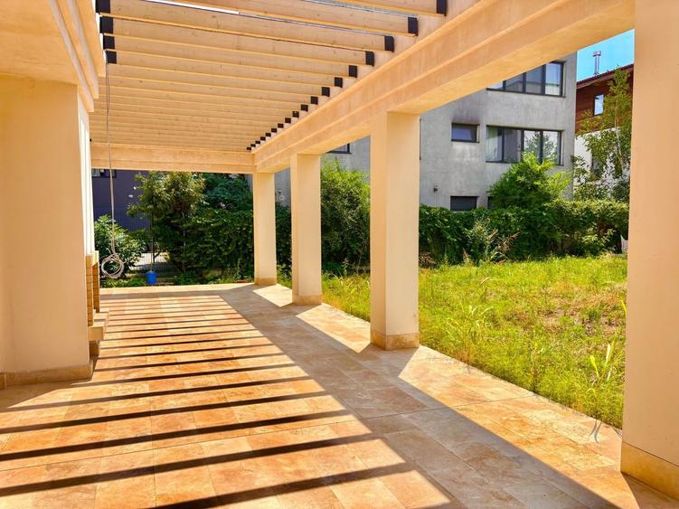 Casă individuală cu 6 camere cu Canalizare în Străulești