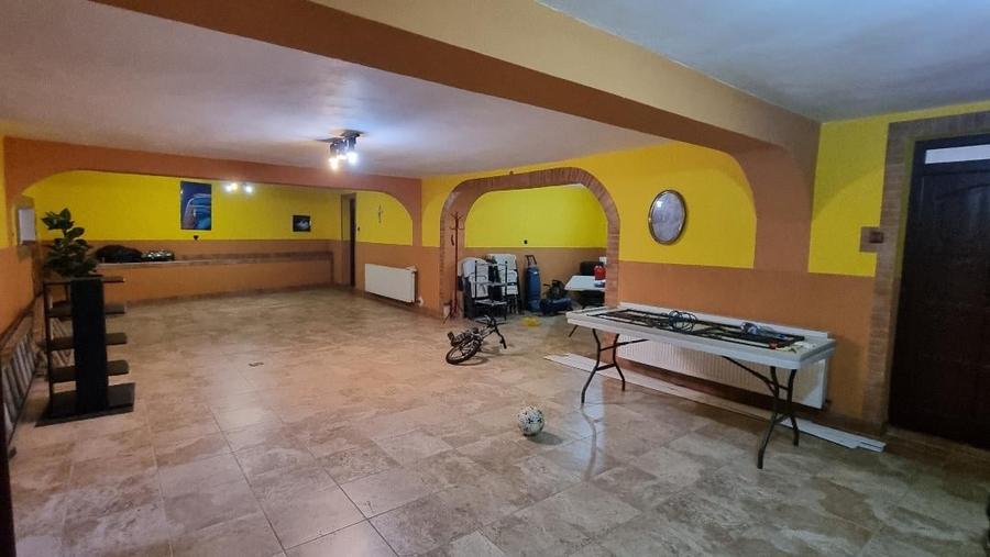 Casă individuală cu 12 camere cu Canalizare în Lucian Blaga
