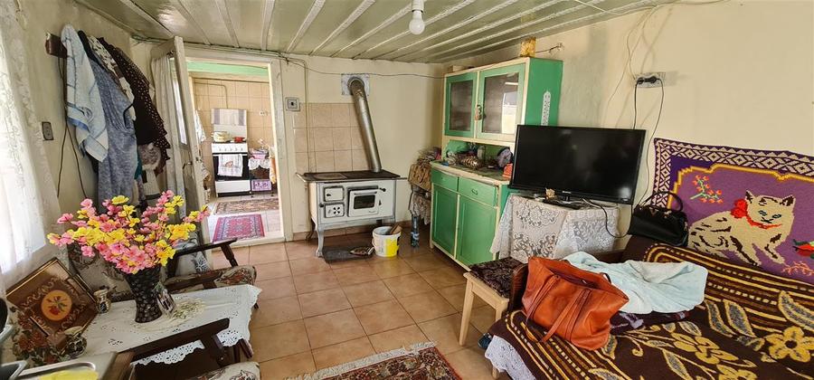 Casă individuală cu 8 camere cu Canalizare în Micălaca