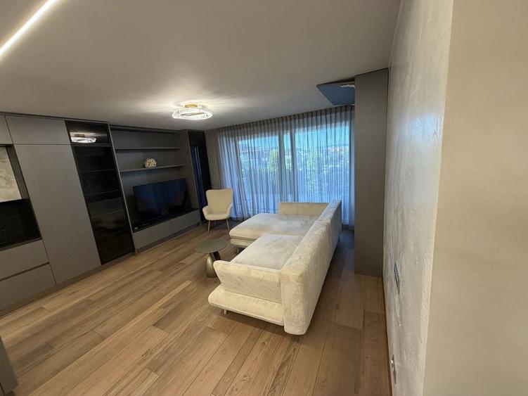 Apartament cu 3 camere semidecomandat în Bună Ziua