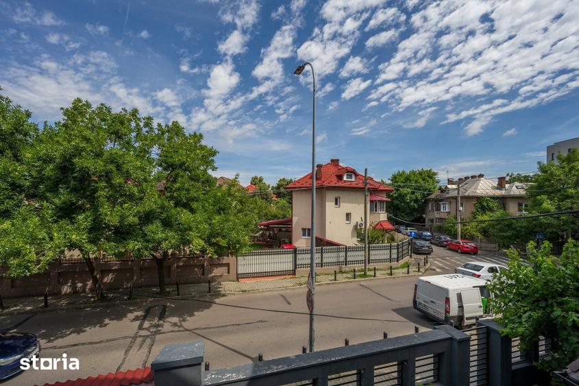 Apartament cu 3 camere în Drumul Taberei