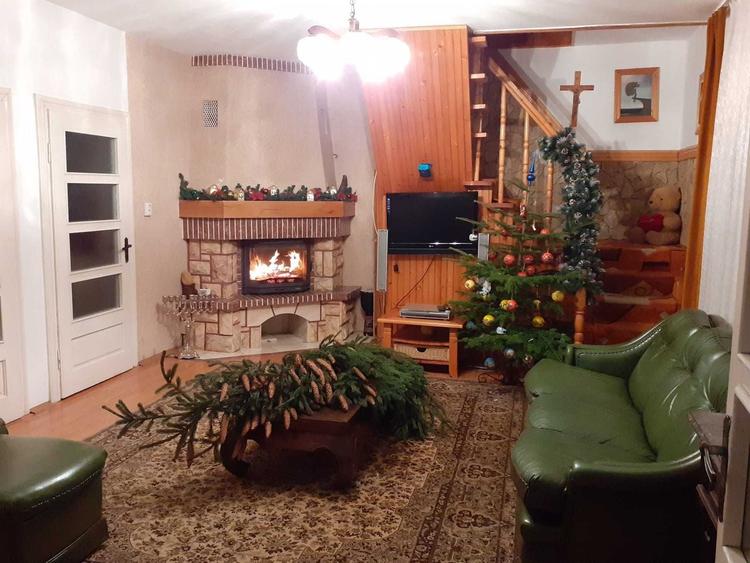 Casă cu 4 camere în Central