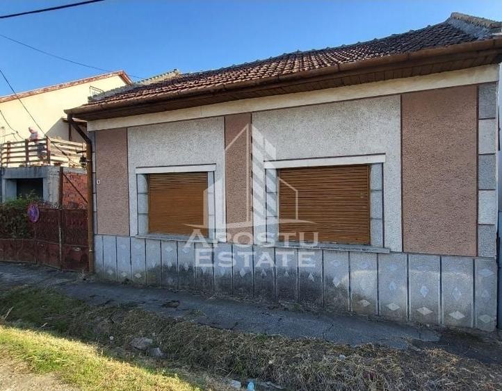 Casă individuală cu 5 camere cu Canalizare în Ghiroda