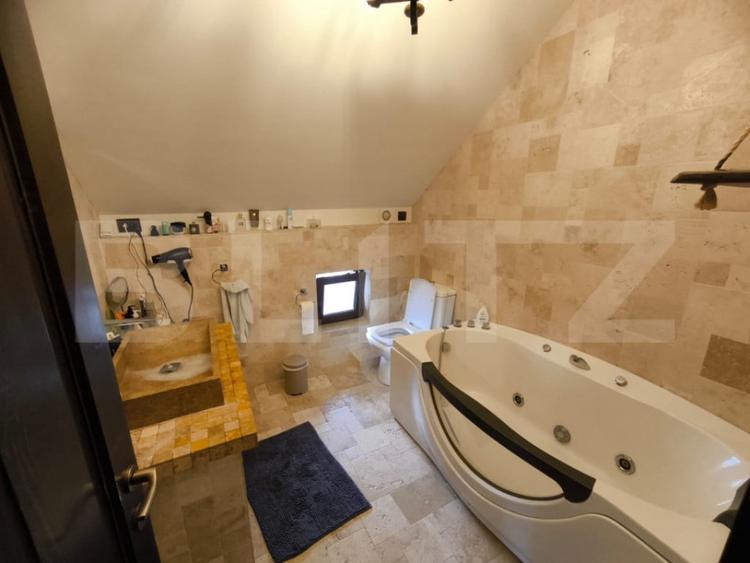 Casă cu 5 camere cu Teren 700 Mp în Central