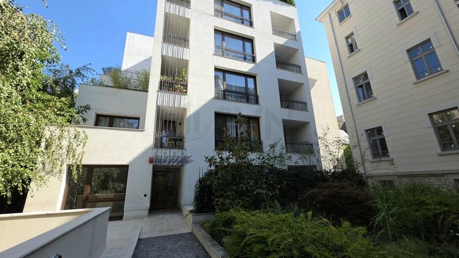 Apartament cu 3 camere semidecomandat în Grădina Icoanei