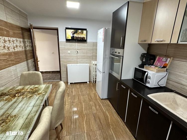 Casă cu 4 camere decomandat în Central