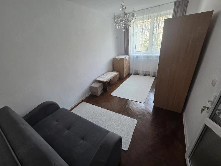 Apartament cu 3 camere semidecomandat în Central