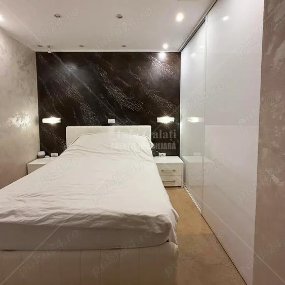 Apartament cu 6 camere decomandat în Faleză