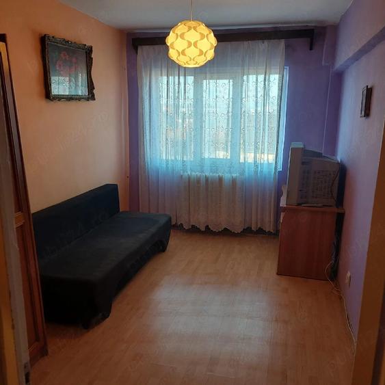 Apartament cu 4 camere semidecomandat în Central