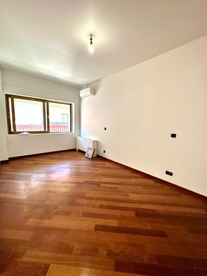 Apartament cu 5 camere decomandat în Primăverii