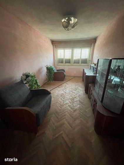 Casă cu 5 camere cu Teren 660 Mp în Central