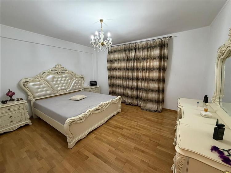 Apartament cu 3 camere decomandat, mobilat în Central