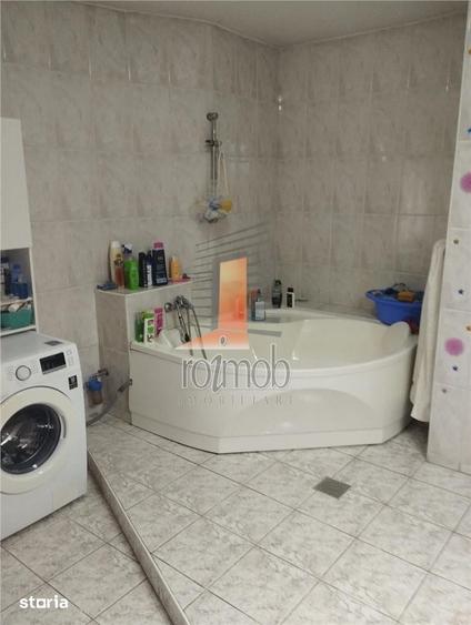 Casă cu 7 camere cu Teren 225 Mp în Vitan