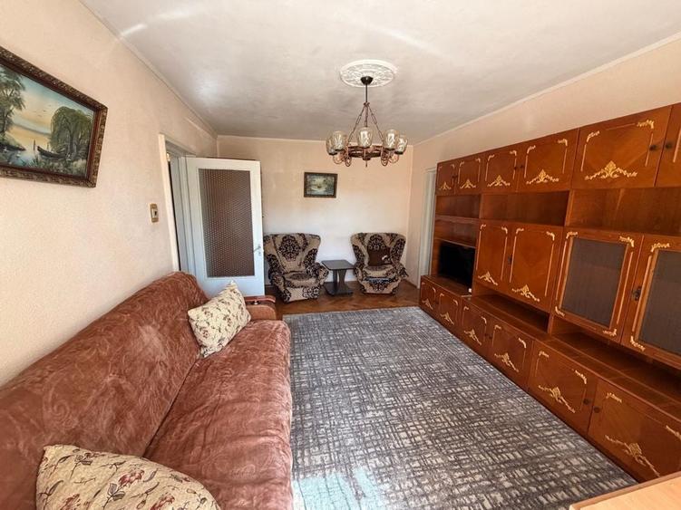 Apartament cu 2 camere semidecomandat în Micro 17