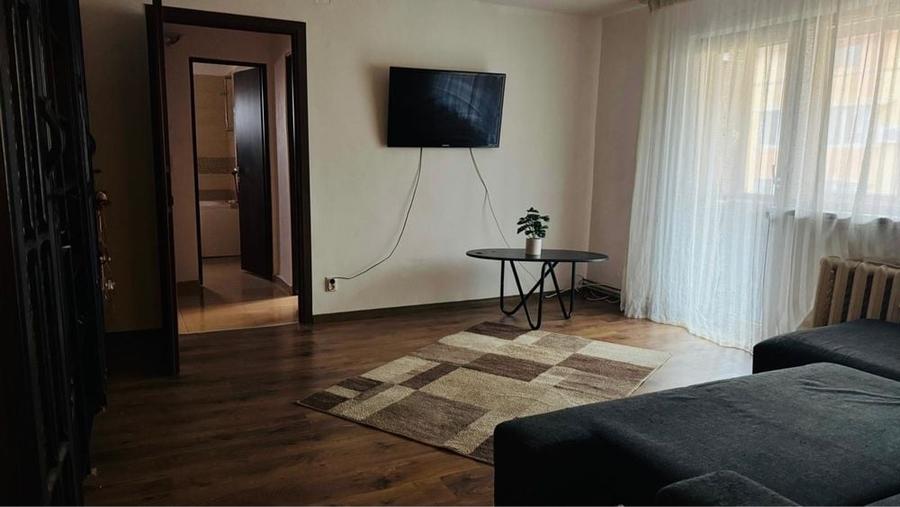 Apartament cu 2 camere semidecomandat în Girocului