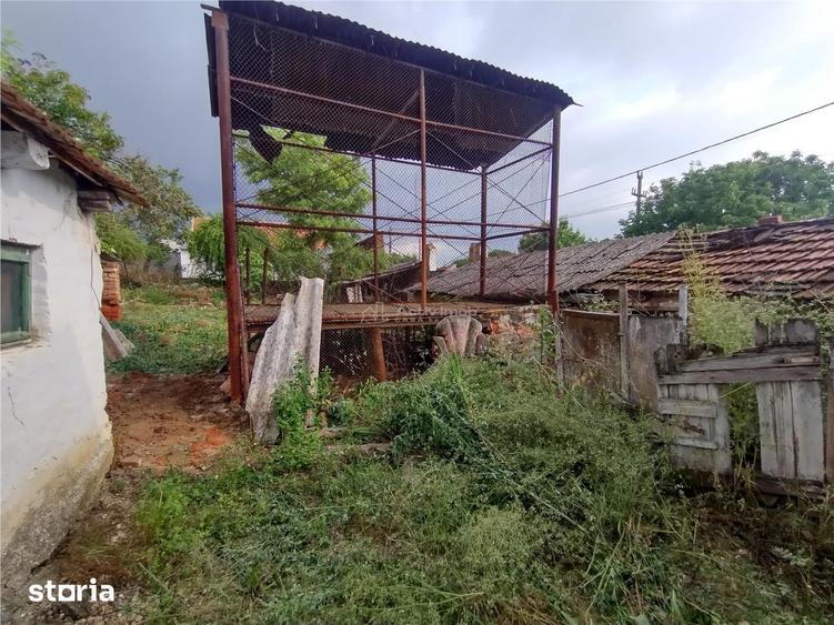 Casă cu 7 camere cu Teren 546 Mp în Socol