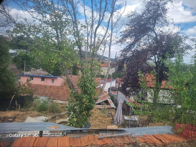 Casă cu 2 camere cu Teren 870 Mp în Central