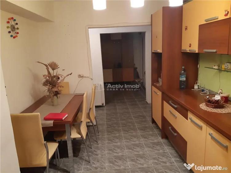 Apartament cu 3 camere decomandat în Central