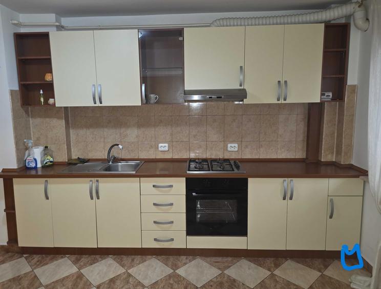 Apartament cu 3 camere decomandat, mobilat în Găvana